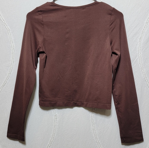 Aura Active cropped long sleeve top Size med/large - Picture 2 of 3